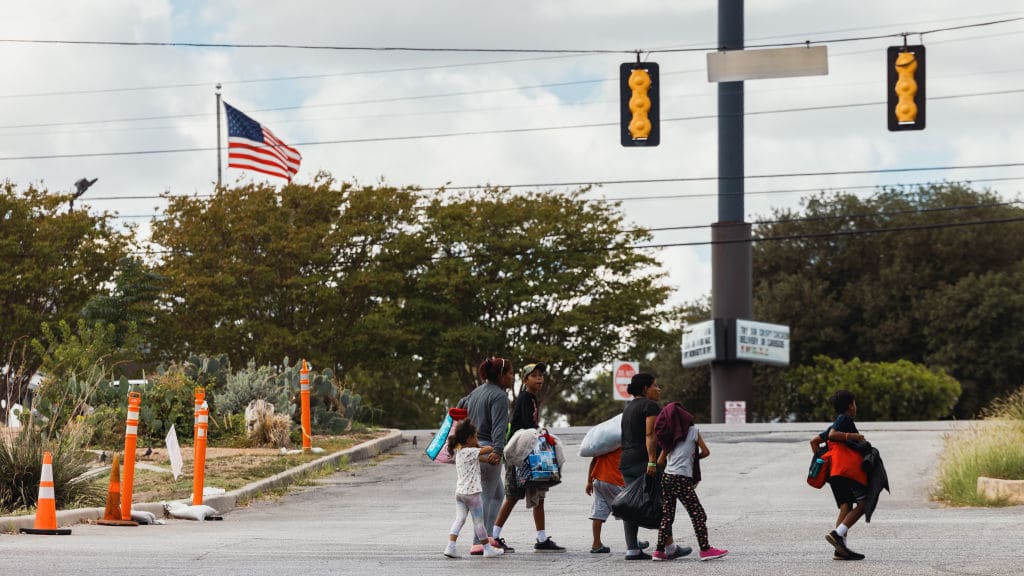 Migrantes ‘sin esperanza’ quedaron varados en un motel después de la cancelación de un vuelo a Delaware
