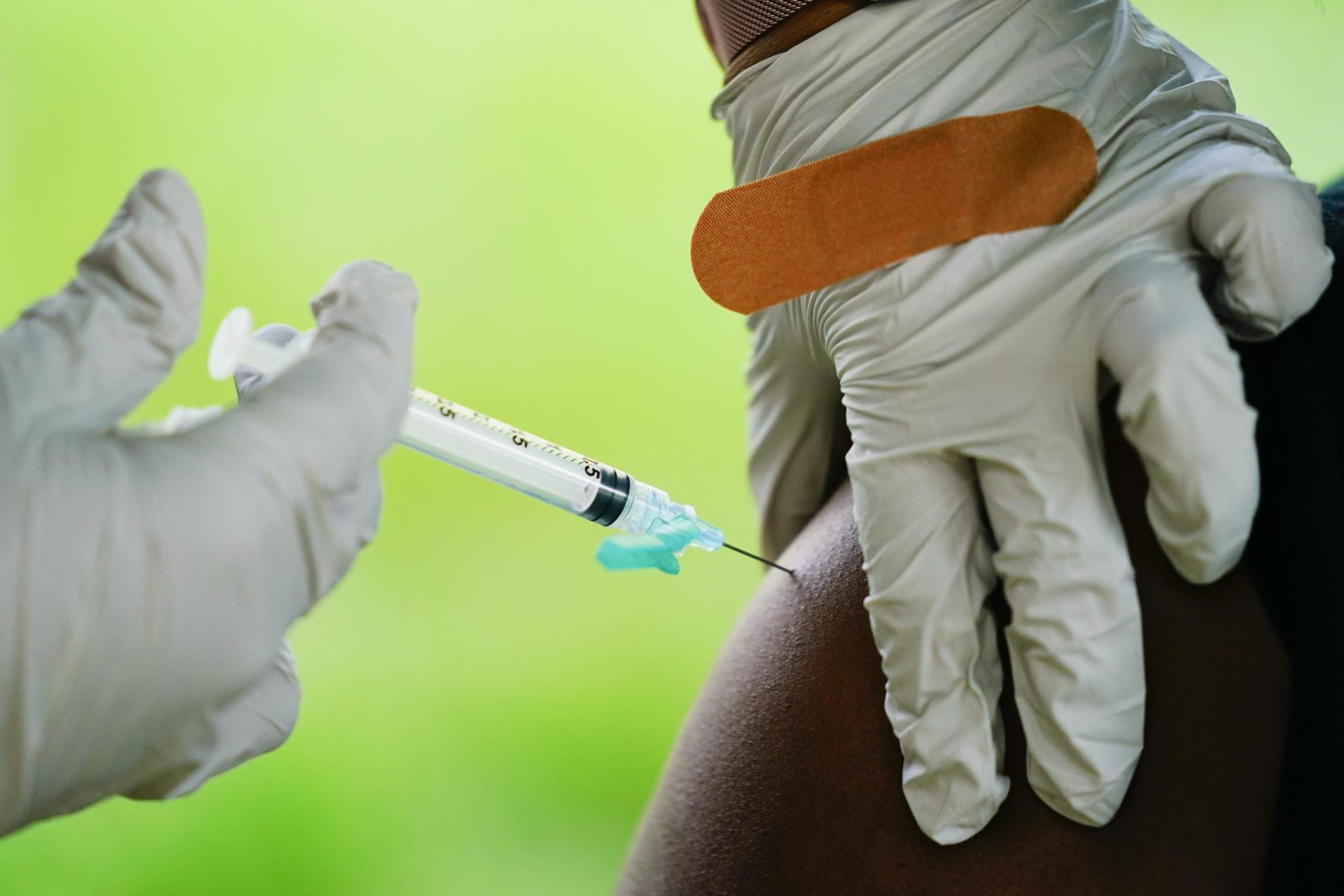 Pfizer busca la aprobación de la vacuna COVID actualizada para el otoño