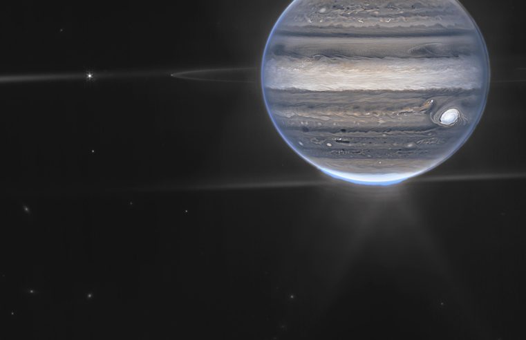 Un nuevo telescopio espacial muestra las auroras y las pequeñas lunas de Júpiter