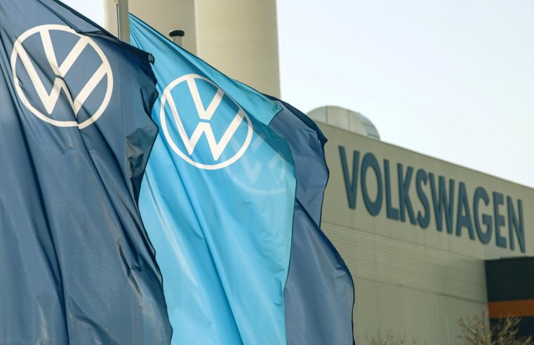 Volkswagen fija la salida a bolsa de Porsche en hasta 9.400 millones de euros