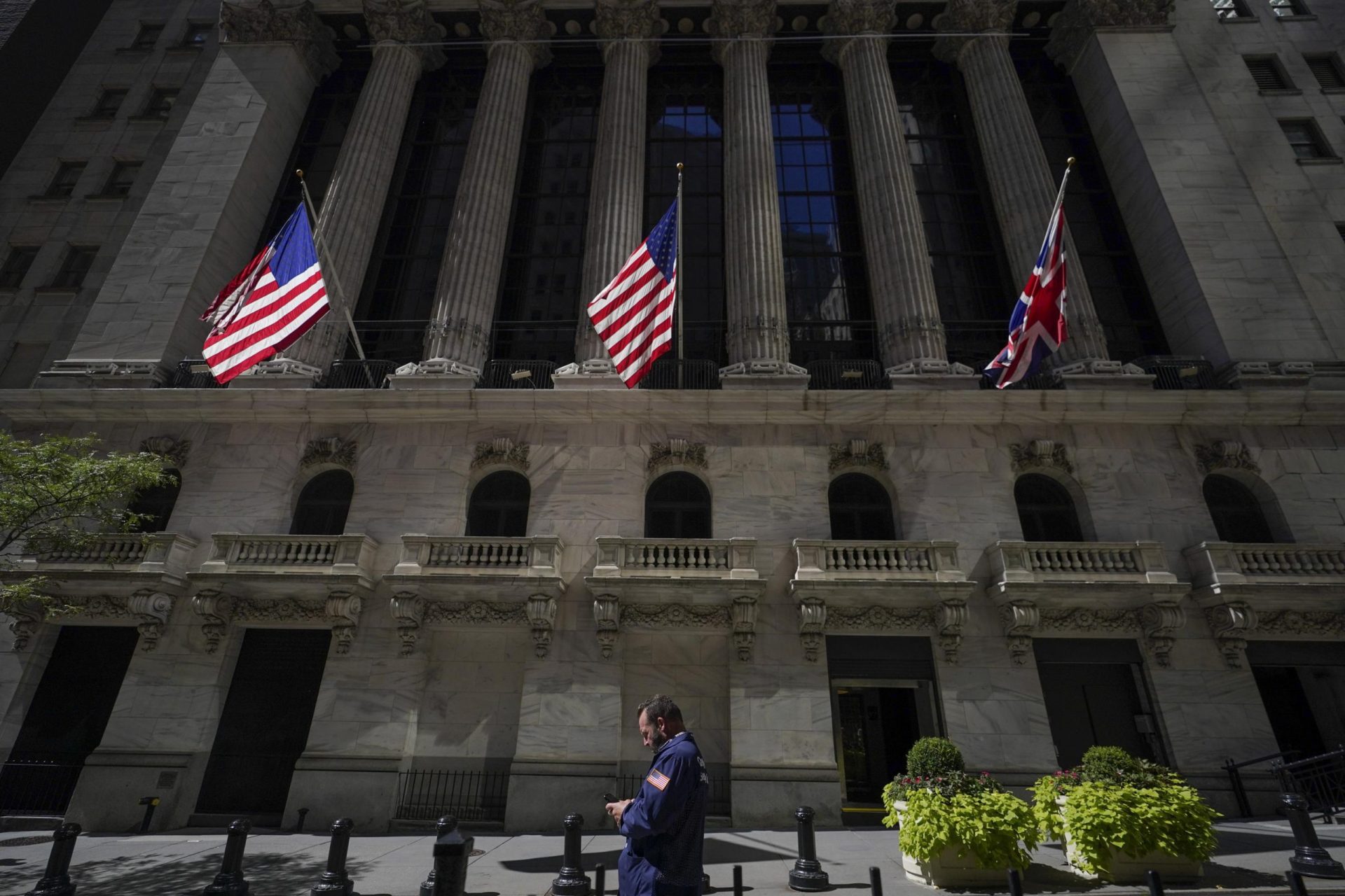 Wall Street cae mientras la advertencia de FedEx se suma a los problemas del mercado
