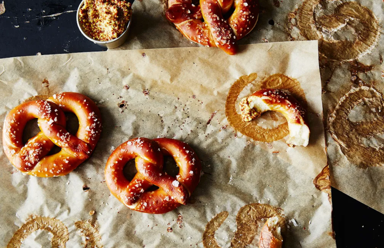 Cómo hacer pretzels suaves en casa, según Erin Jeanne McDowell