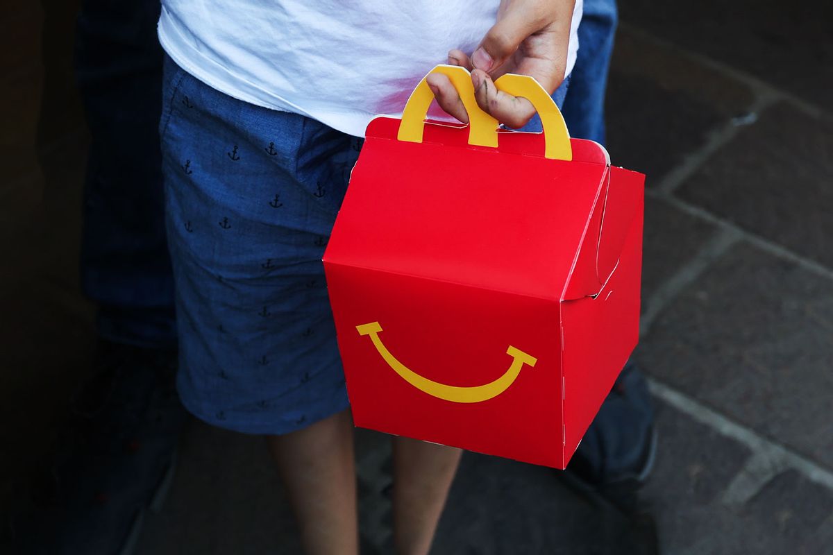 McDonald’s sirve a la nostalgia con nuevos Happy Meals para adultos por tiempo limitado