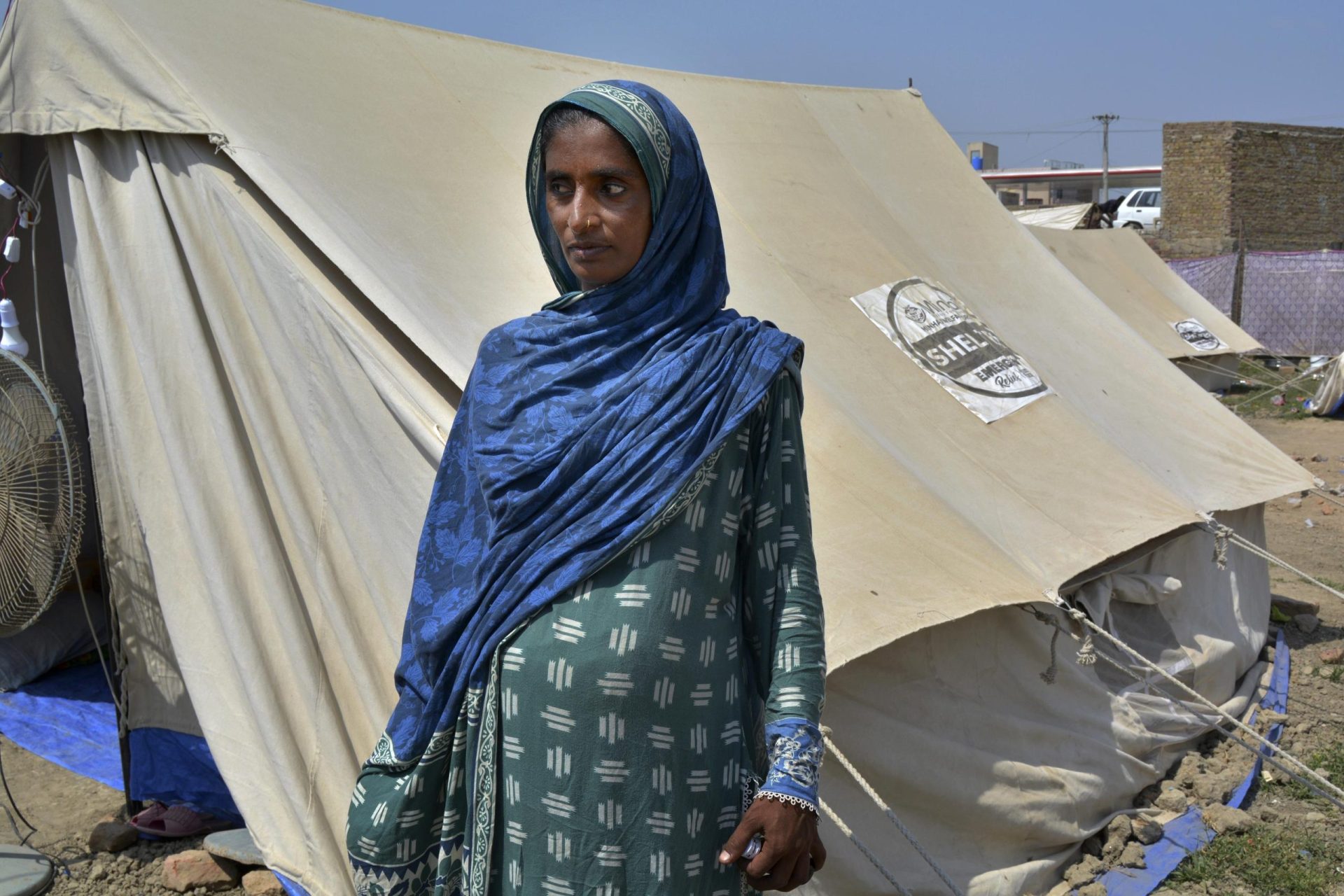 Mujeres embarazadas luchan por encontrar atención tras las inundaciones en Pakistán