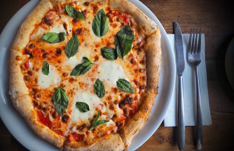 Herramientas del oficio: 14 elementos esenciales aprobados por chefs para hacer la mejor pizza y pasta casera