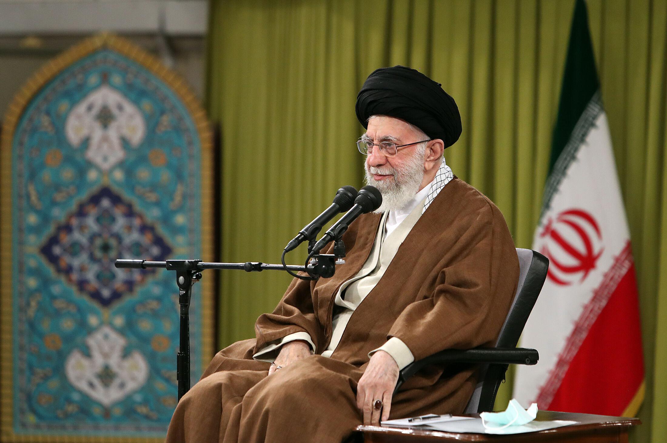 El líder iraní elogia a la fuerza encargada de sofocar las protestas