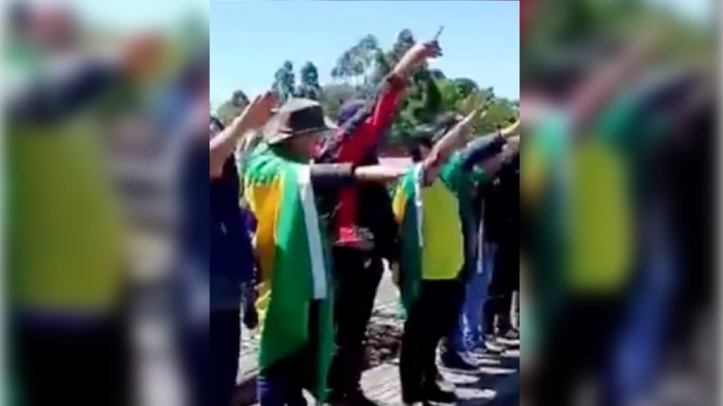 Incluso Bolsonaro está pidiendo a sus superfans que saludan a los nazis que dejen de mantener al país como rehén