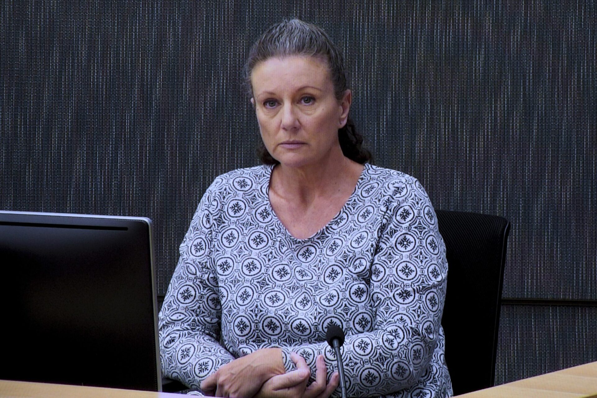 Investigación australiana pregunta si mamá asfixió a sus 4 hijos
