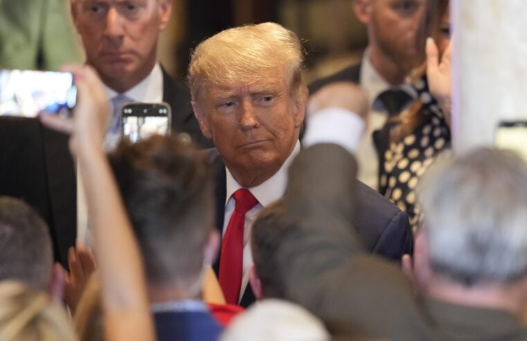La oferta de Trump provoca una dura reacción de algunos examigos de los medios