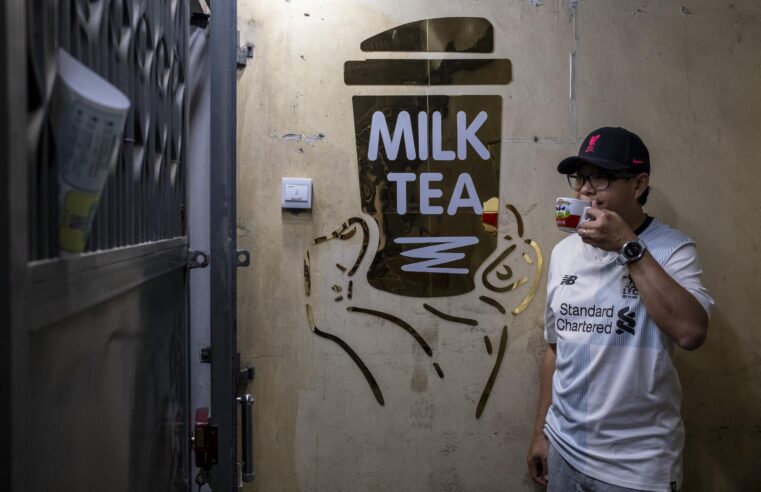 Los emigrados de Hong Kong buscan té con leche en busca del sabor del hogar