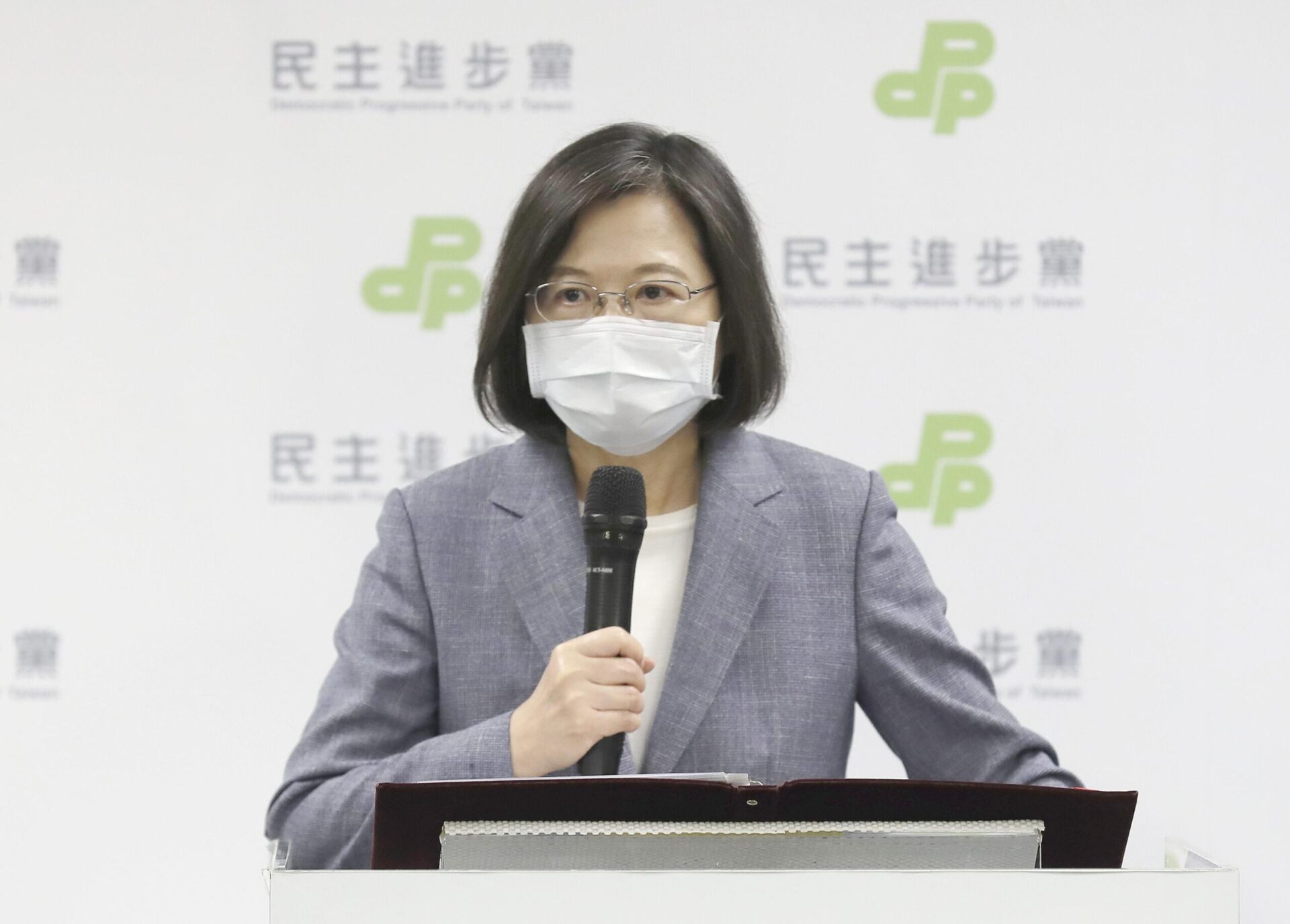 Presidente de Taiwán renuncia como líder del partido tras derrota electoral