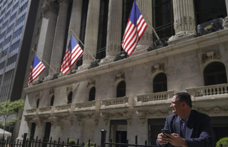 Wall Street cae, recupera algunas de las grandes ganancias de la semana pasada