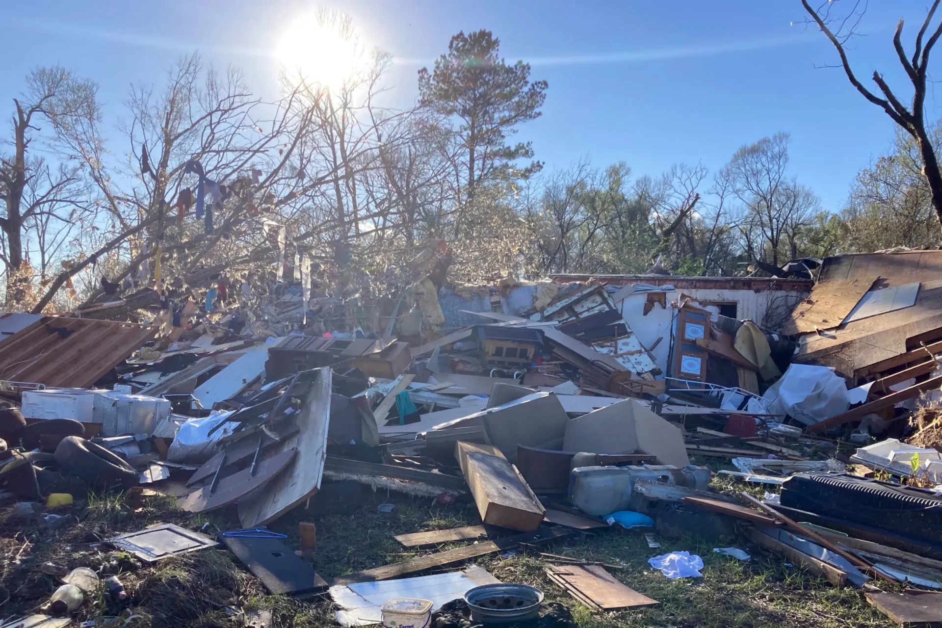 3 muertos en Luisiana mientras tormenta estadounidense genera tornados en el sur