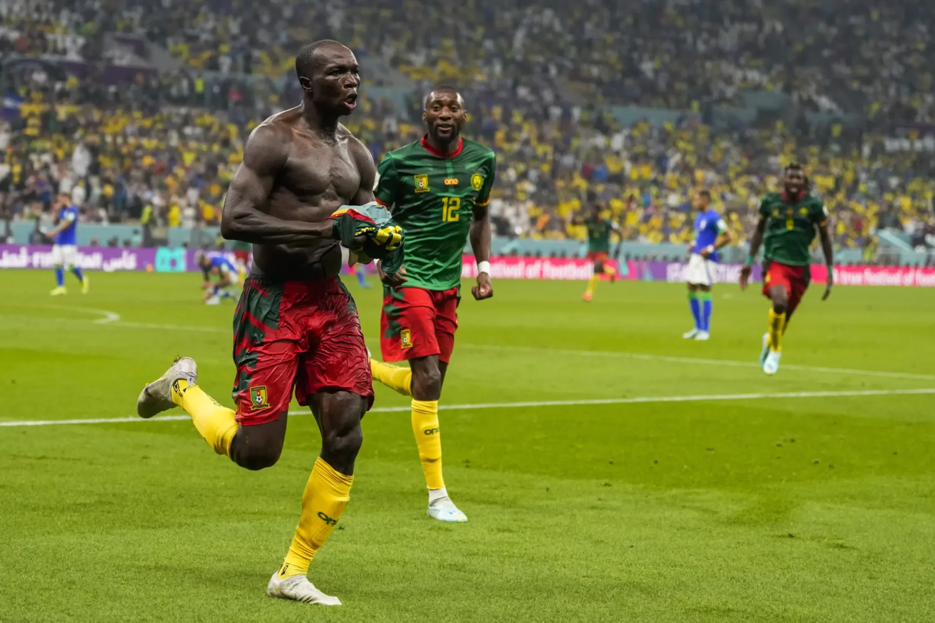 Brasil gana el grupo a pesar de la derrota 1-0 ante Camerún en la Copa del Mundo