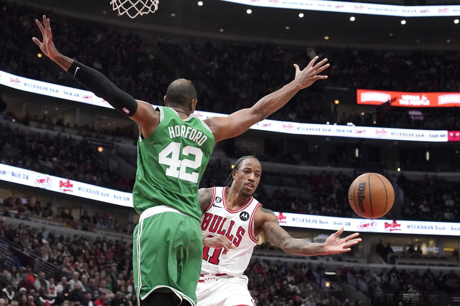 DeRozan ayuda a los Bulls a detener la racha de 9 victorias consecutivas de los Celtics