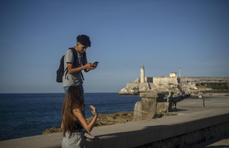 El mercado informal de Cuba encuentra un nuevo espacio en el creciente internet