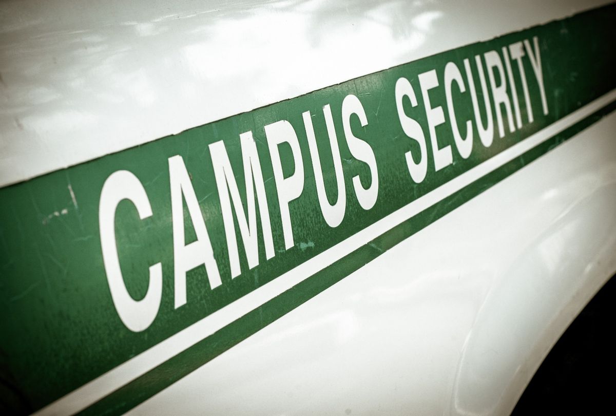 Experto: El video del arresto de un estudiante universitario plantea dudas sobre el uso de la policía en el campus