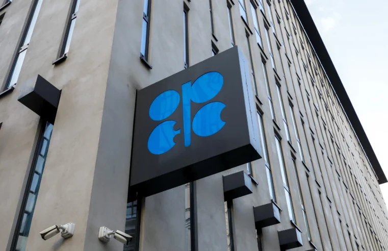 La OPEP+ no agita el mercado del petróleo mientras el precio máximo ruso genera incertidumbre