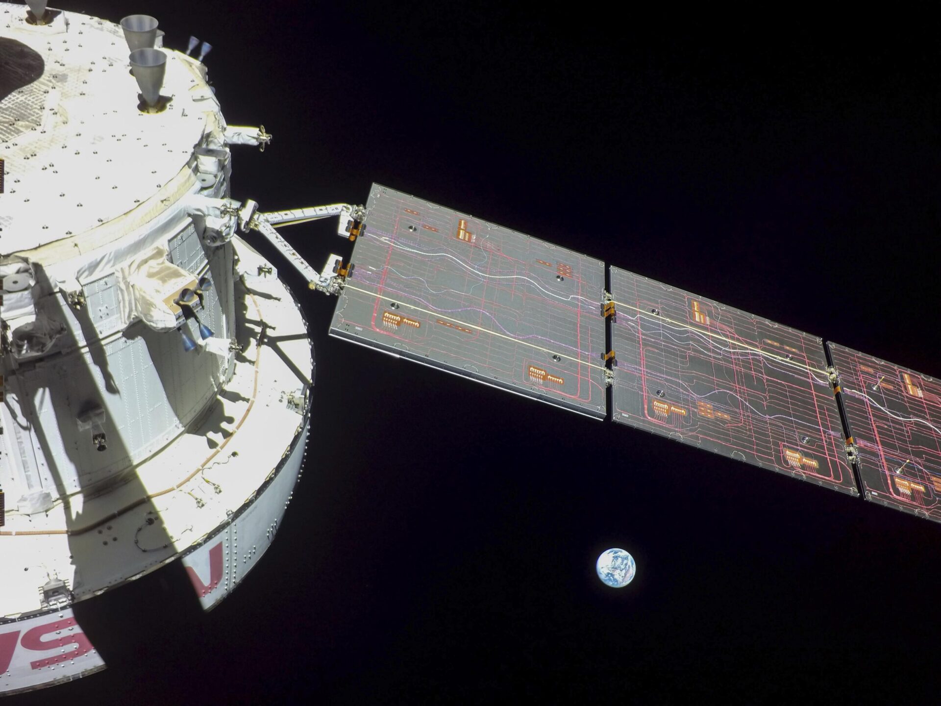 La cápsula Orion de la NASA entra en órbita lejana alrededor de la Luna
