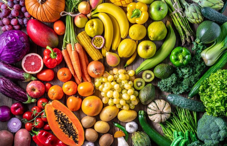 Se nos dice que “comamos un arcoíris” de frutas y verduras.  Esto es lo que hace cada color en nuestro cuerpo