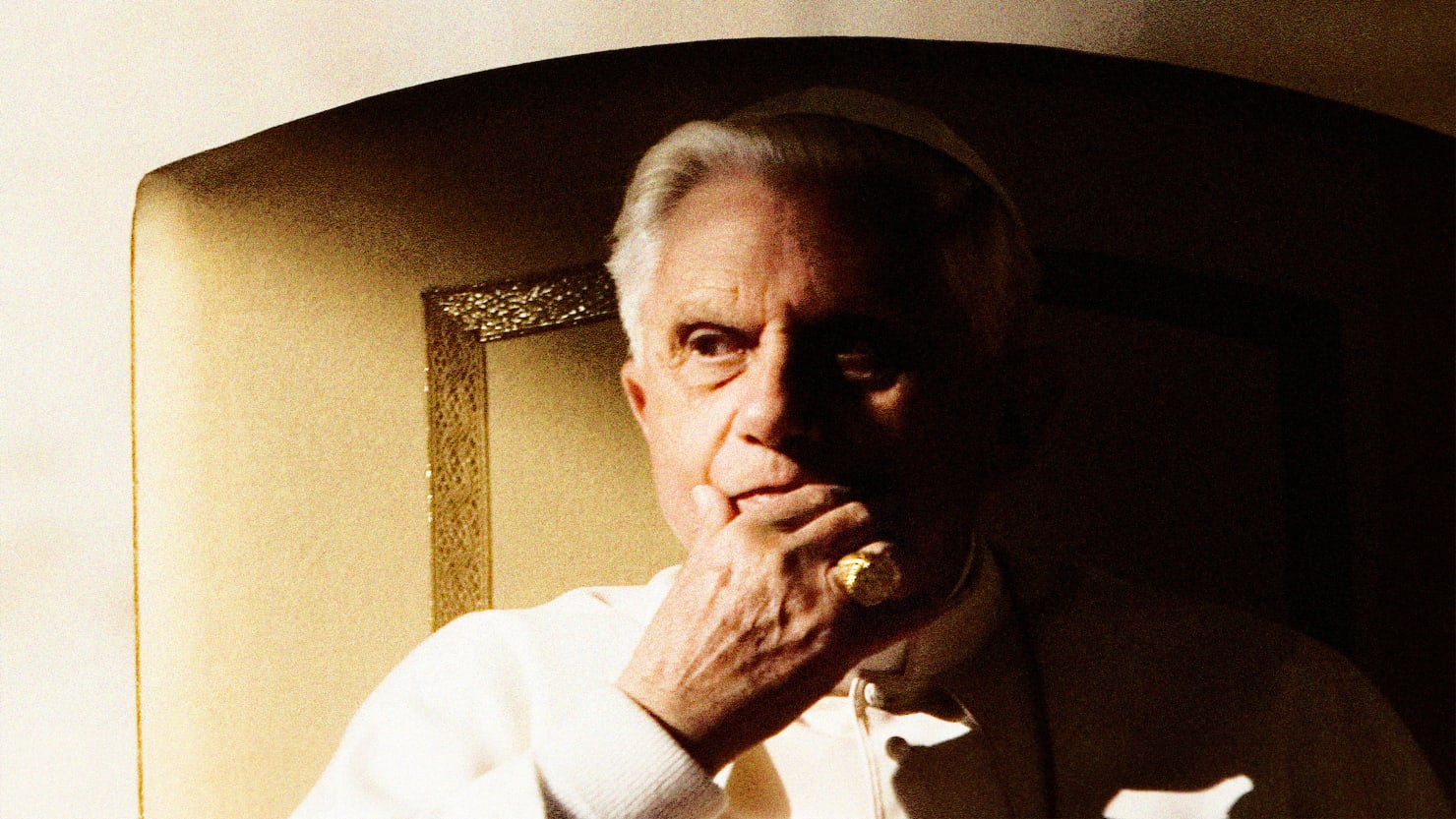 El Papa Benedicto XVI fue un pontífice de la ley y el orden, que fracasó como reformador