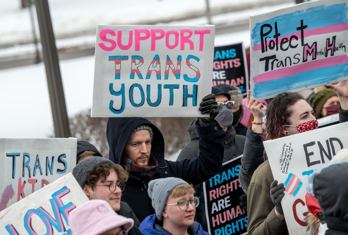 El gobernador republicano de Utah firma la prohibición de la “atención médica que salva vidas” para los jóvenes trans