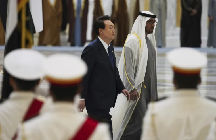 El presidente de Corea del Sur viaja a los Emiratos Árabes Unidos, busca la venta de armas