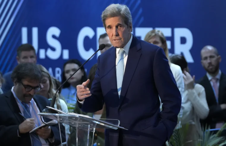 Kerry: las conversaciones sobre el clima deberían haber hecho más sobre los recortes de contaminación