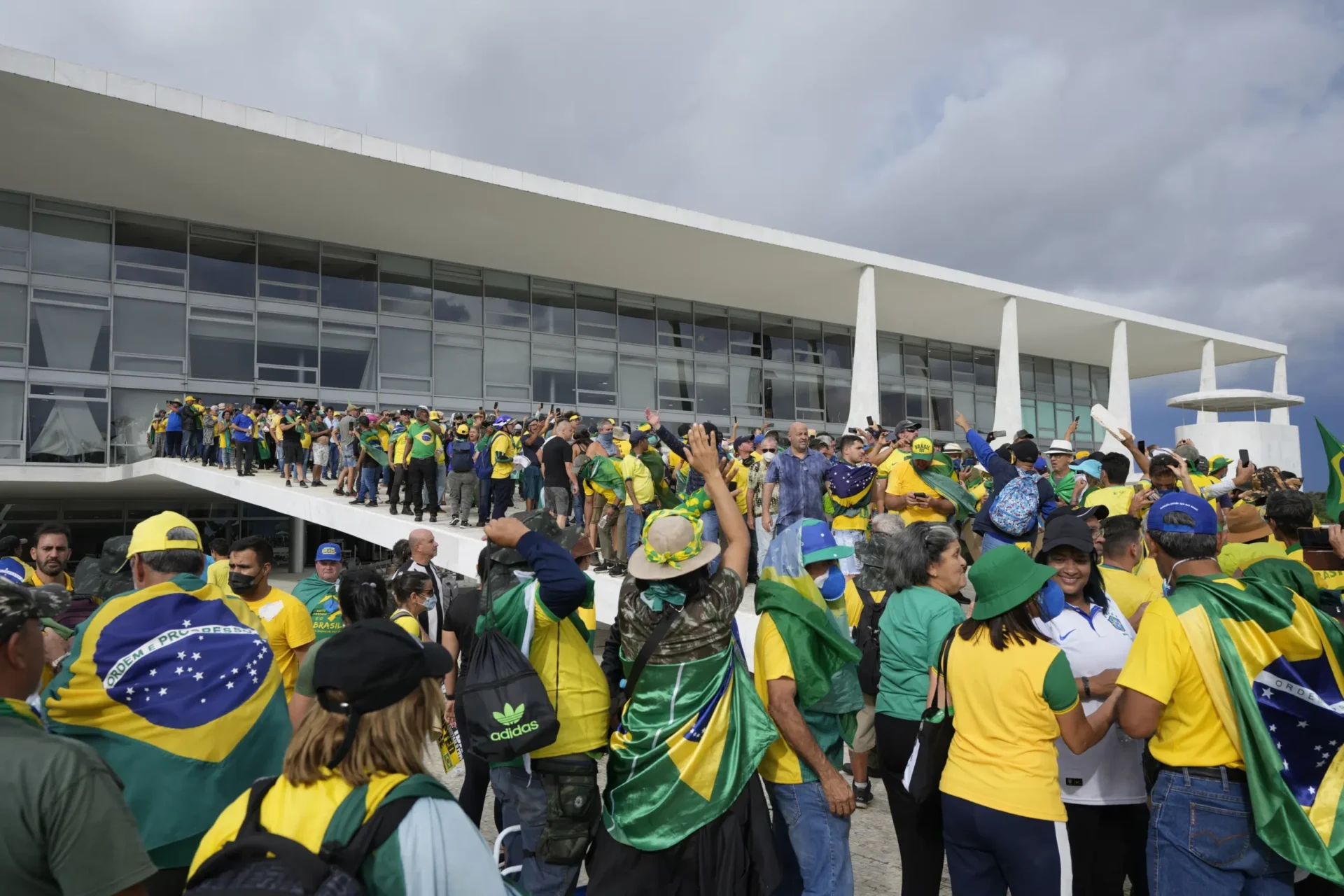 Los alborotadores de Brasil conspiraron abiertamente en línea, lanzaron una gran ‘fiesta’