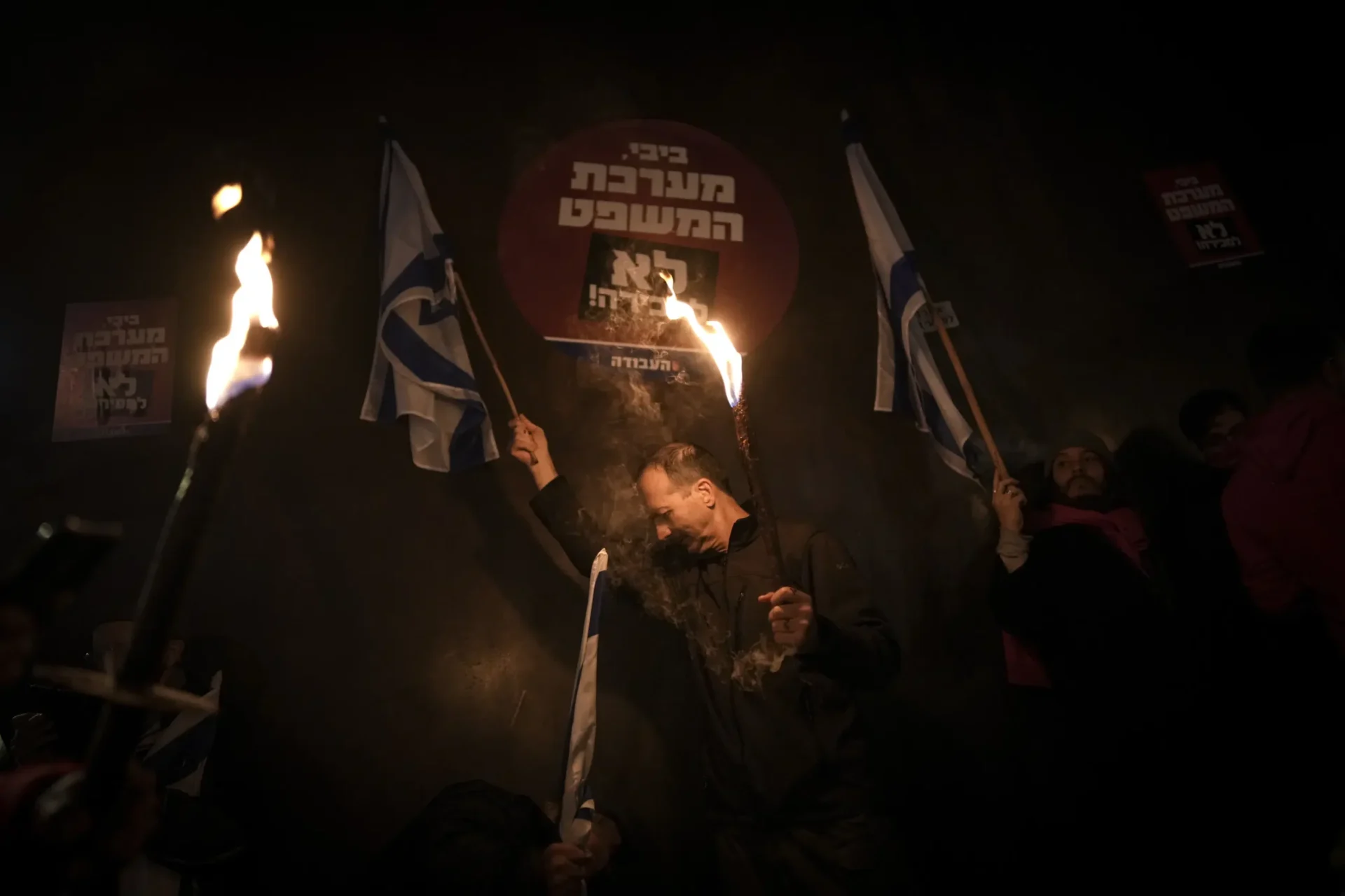 Netanyahu avanza en la revisión legal a pesar de las protestas