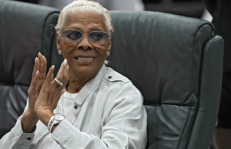 A los 82, Dionne Warwick se mantiene ocupada con musicales juveniles, más