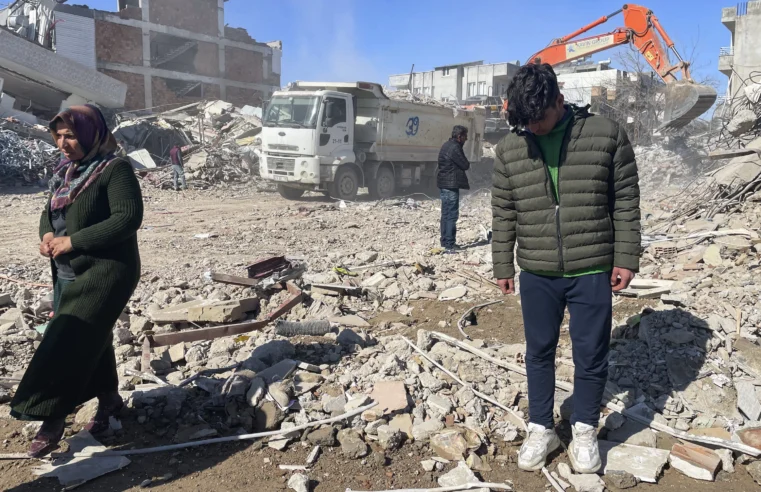 Adolescente turco filma ‘últimos momentos’ desde apartamento afectado por terremoto