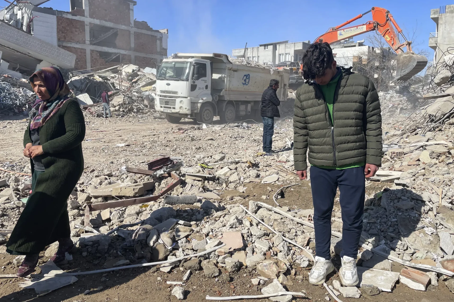 Adolescente turco filma ‘últimos momentos’ desde apartamento afectado por terremoto