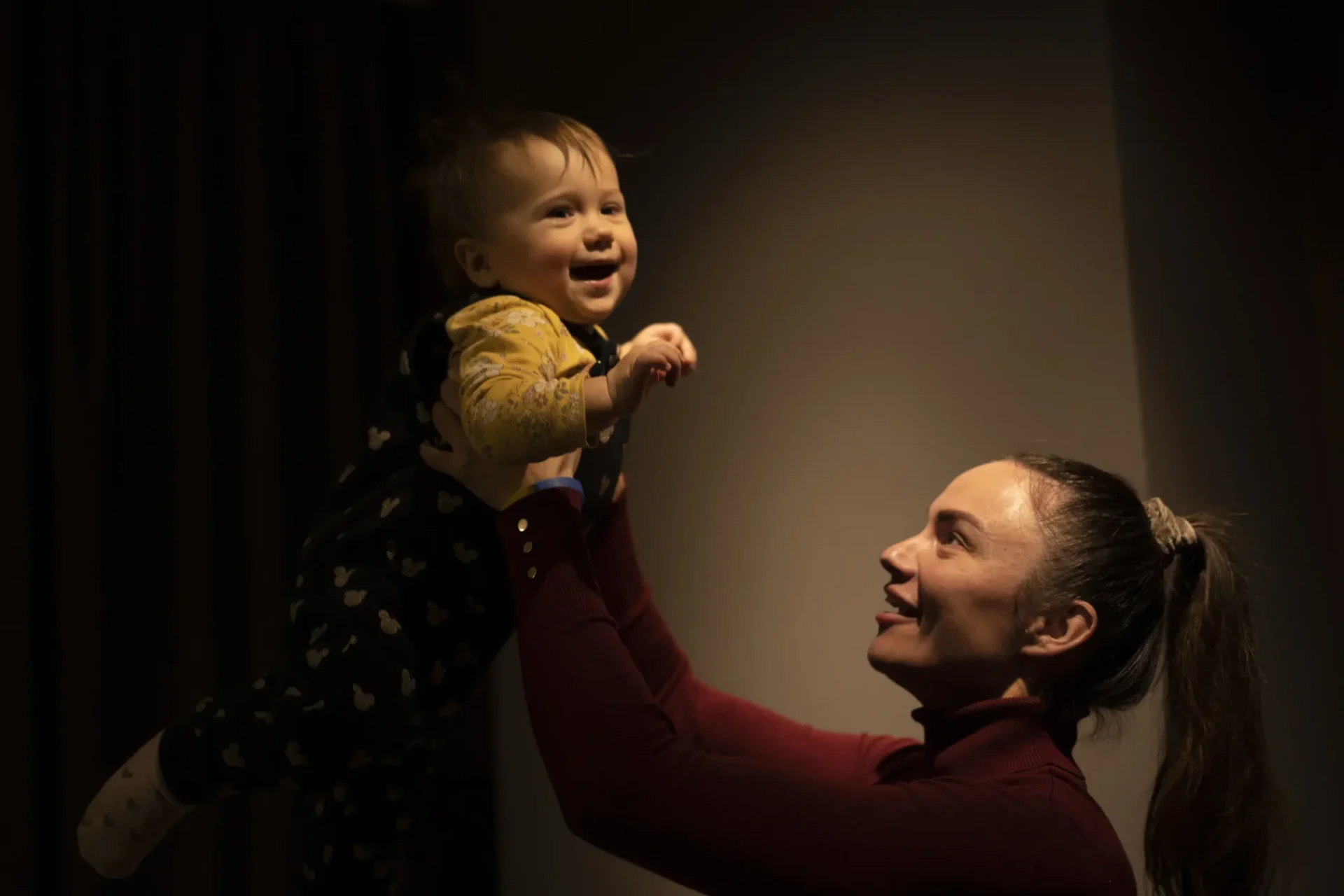 Alegría en medio del dolor: 1er cumpleaños silenciado para los padres ucranianos