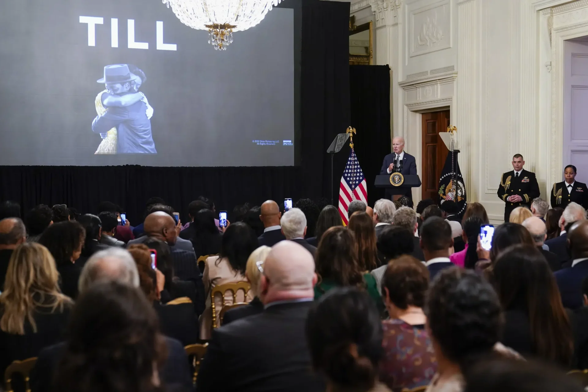 Biden presenta proyección de película sobre linchamiento de Emmett Till