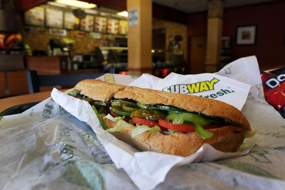 El mayor misterio hasta ahora en “Poker Face” de Peacock es el sándwich Subway especial de Damian.