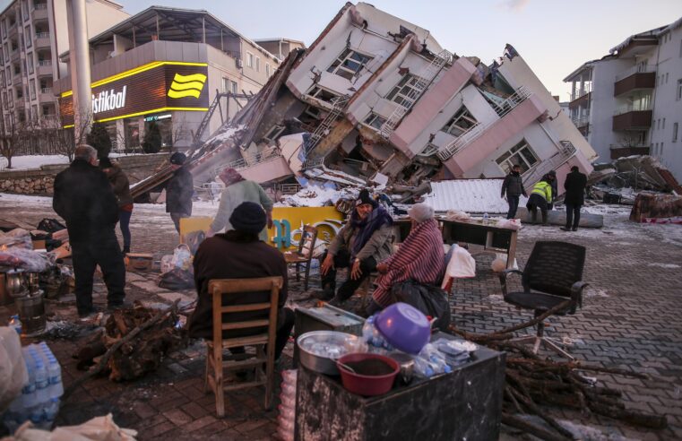 El número de muertos en el terremoto de Turquía y Siria supera los 15.000