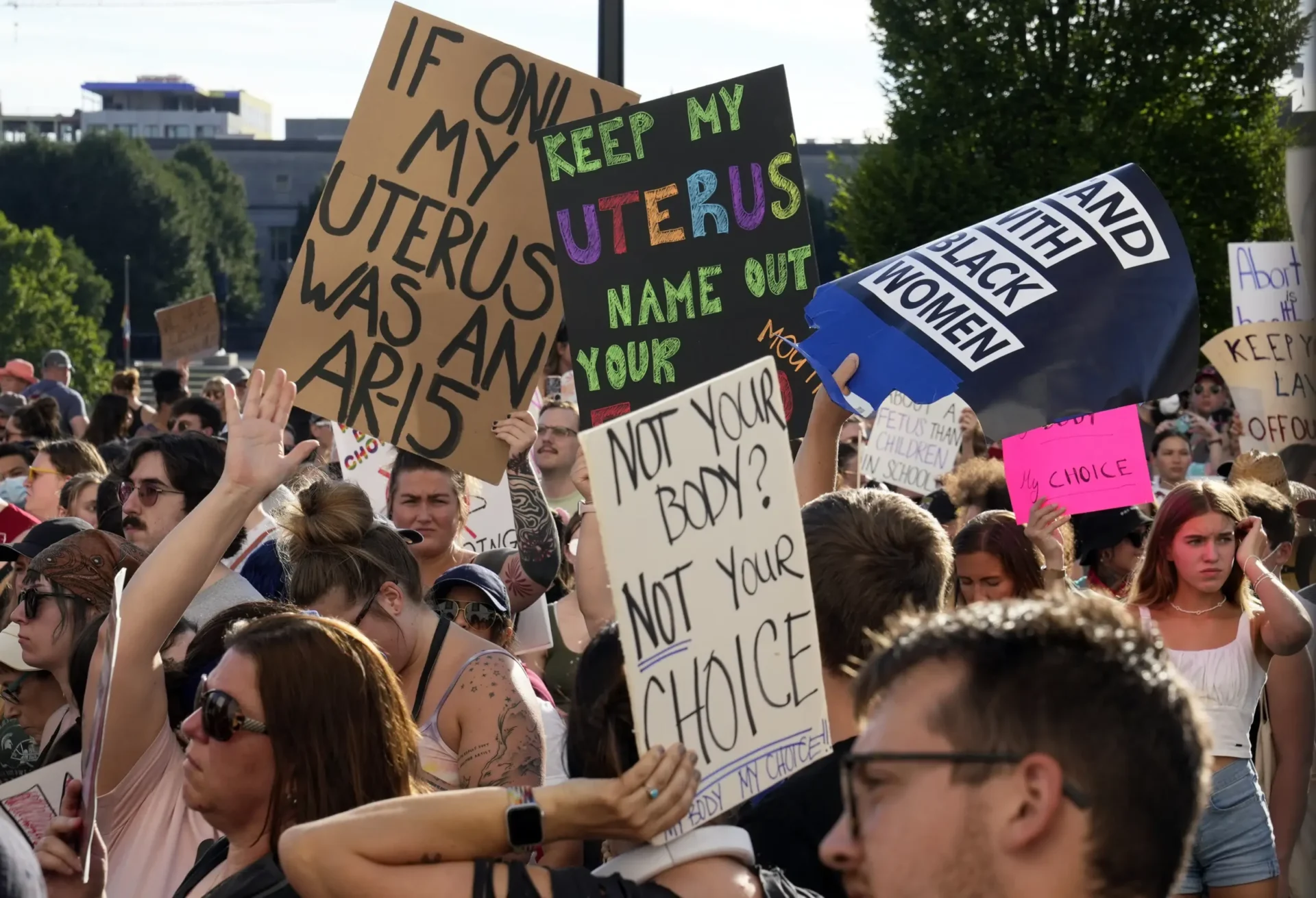 Grupos por el derecho al aborto presentan medida electoral de 2023 en Ohio