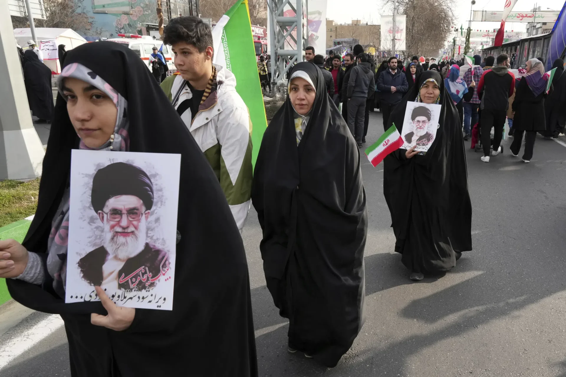 Irán conmemora aniversario de Revolución Islámica en medio de protestas