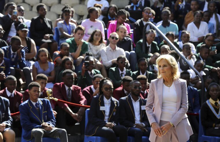 Jill Biden expresa parentesco con la lucha de los africanos por la democracia