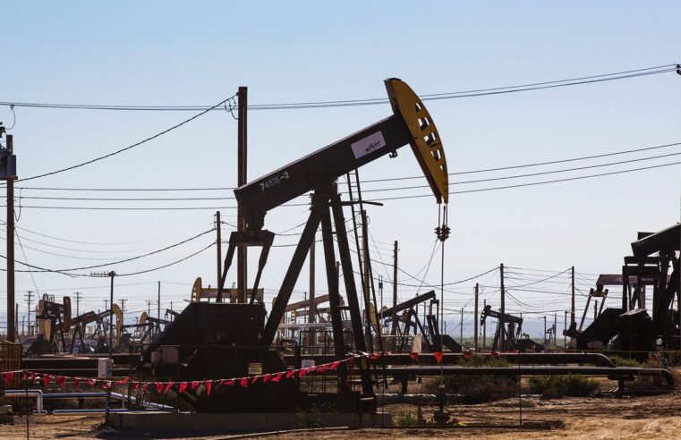 La industria petrolera de California utiliza los altos precios de la gasolina para hacer retroceder la agenda climática, alegan los críticos