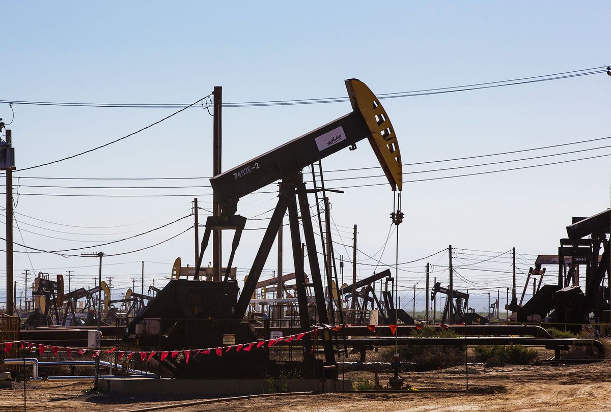 La industria petrolera de California utiliza los altos precios de la gasolina para hacer retroceder la agenda climática, alegan los críticos