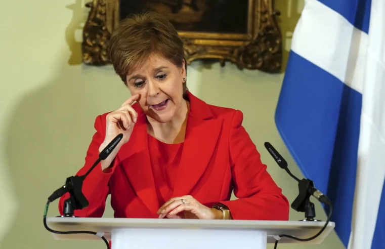 La salida de Sturgeon deja poco claro el camino de la independencia de Escocia