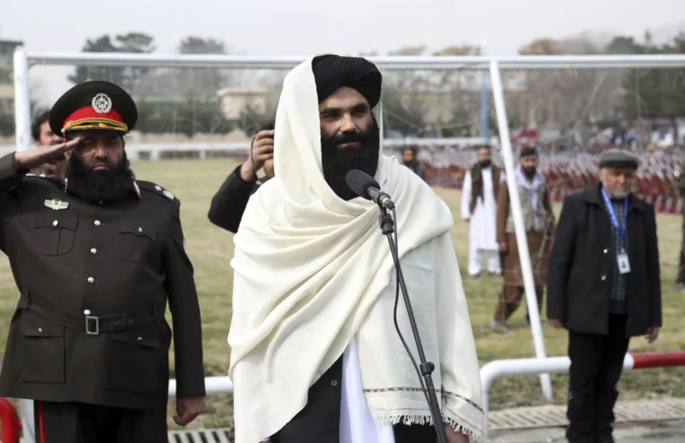 Los talibanes gobernantes muestran una rara división en público sobre las prohibiciones