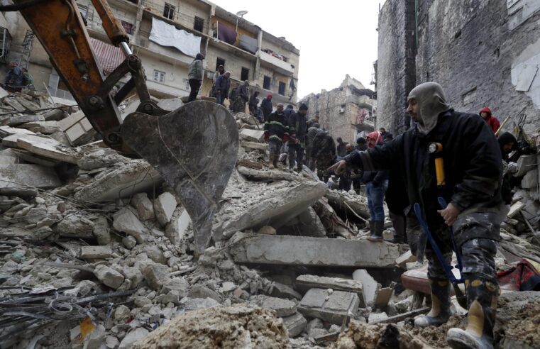Terremoto aturde Alepo de Siria incluso después de los horrores de la guerra