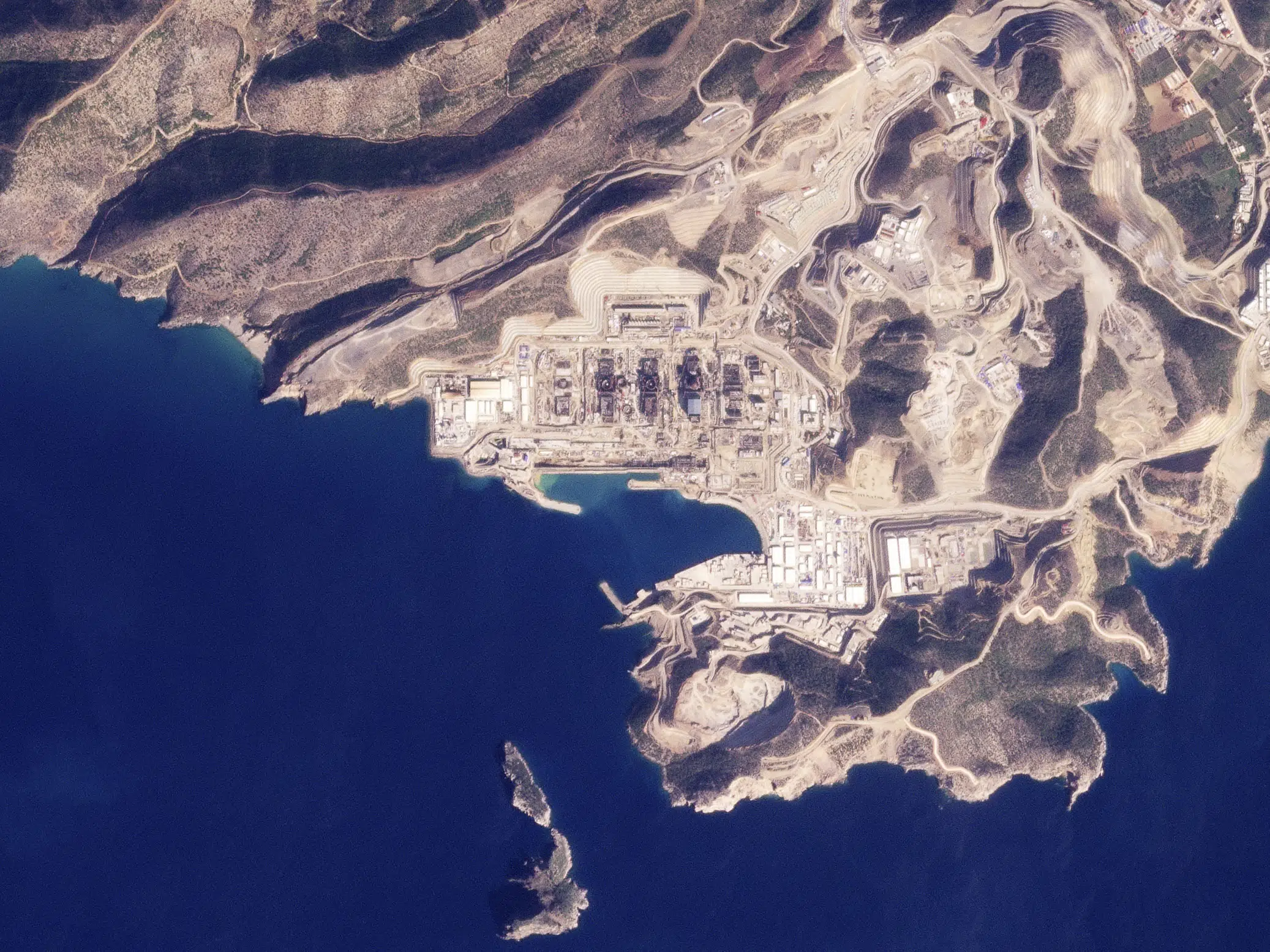 Terremoto en Turquía reaviva debate sobre construcción de planta nuclear
