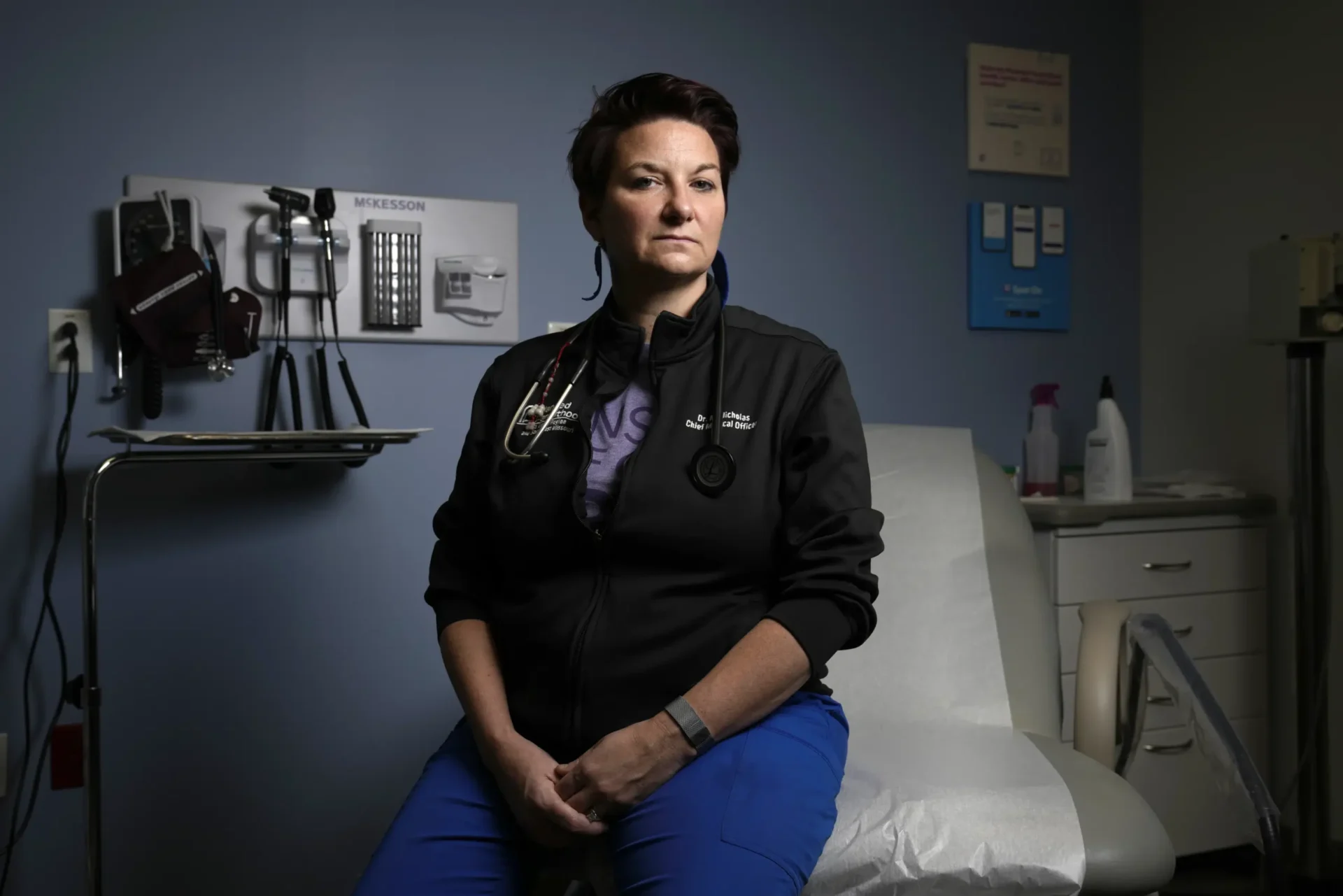 A medida que el sur prohíbe el aborto, miles acuden a las clínicas de Illinois