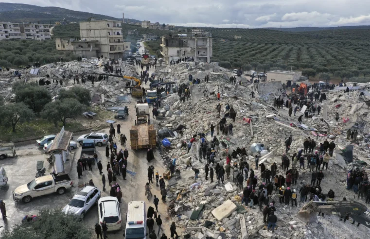 Análisis: Las esperanzas de reconstrucción de Siria se debilitan cuando la guerra entra en el año 13