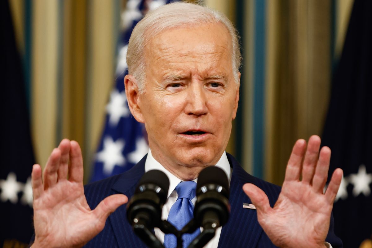 Biden deja de lado a posibles rivales primarios y deleita al ala corporativa del partido