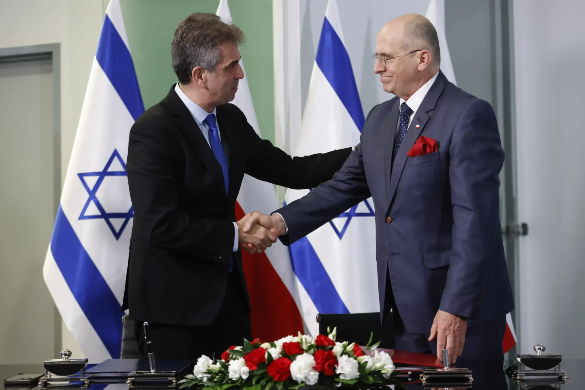 Canciller israelí visita Polonia para restablecer lazos